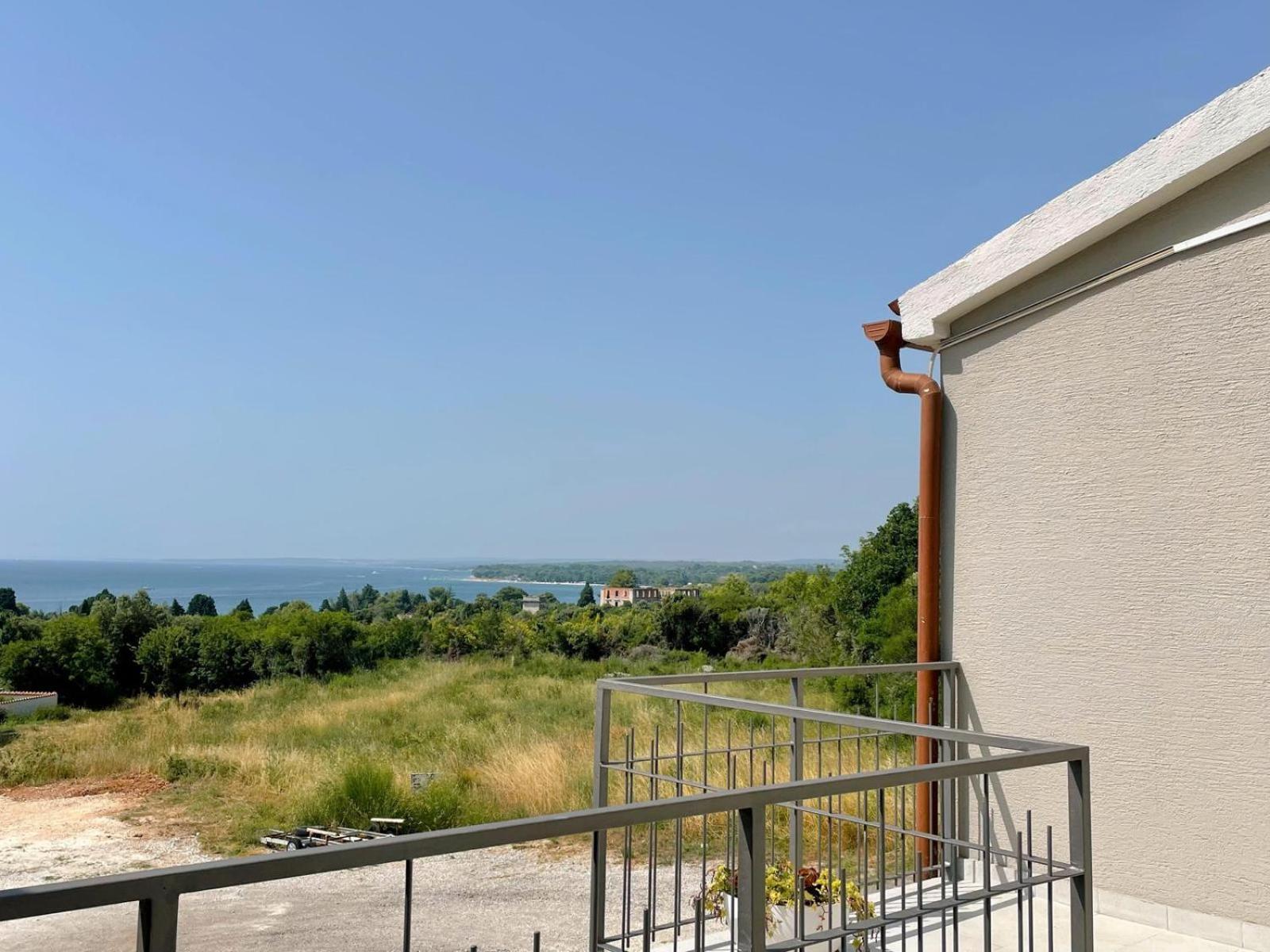 Caramel Comforts With Sea View In Stinjan Only 300 Meters From The Beach Pula Exteriör bild