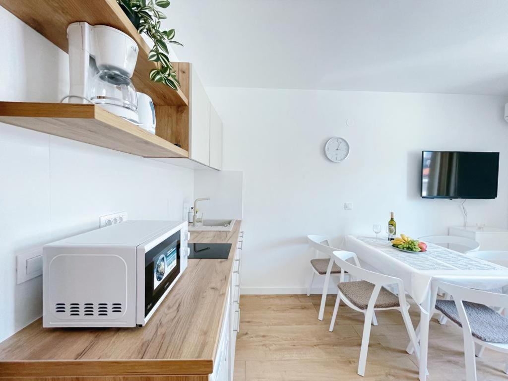 Caramel Comforts With Sea View In Stinjan Only 300 Meters From The Beach Pula Exteriör bild